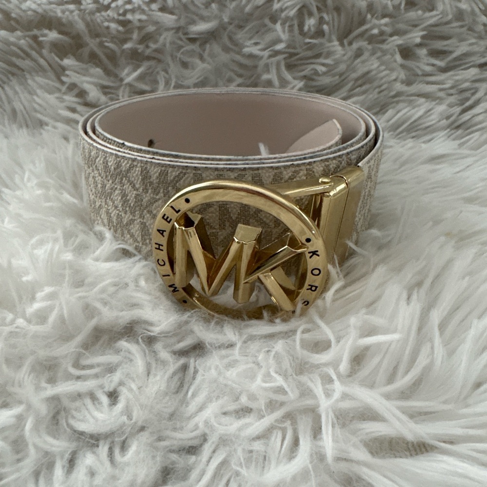 Michael Kors Reversible Logo Belt
Size Large